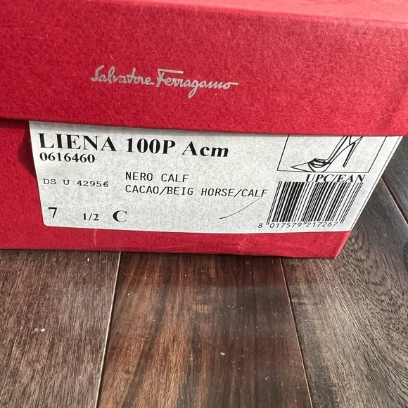 SALVATORE FERRAGAMO BEAUTIFUL SHOE / PUMP size 37.5 (7.5)